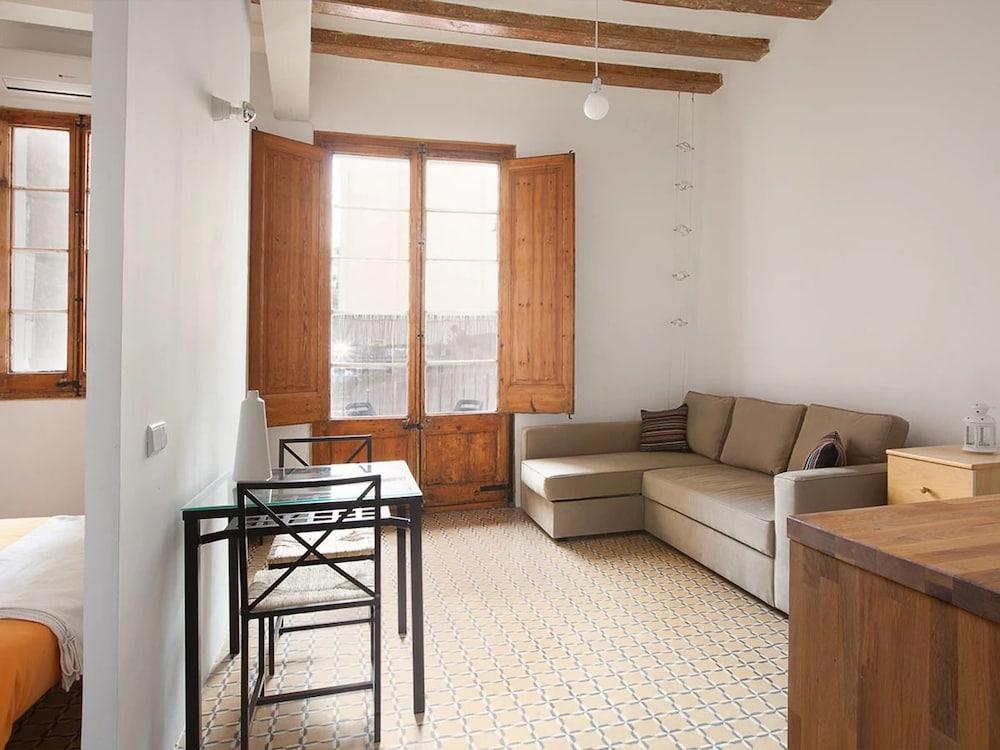 Borrell - Near Ramblas Barcelona Exterior photo